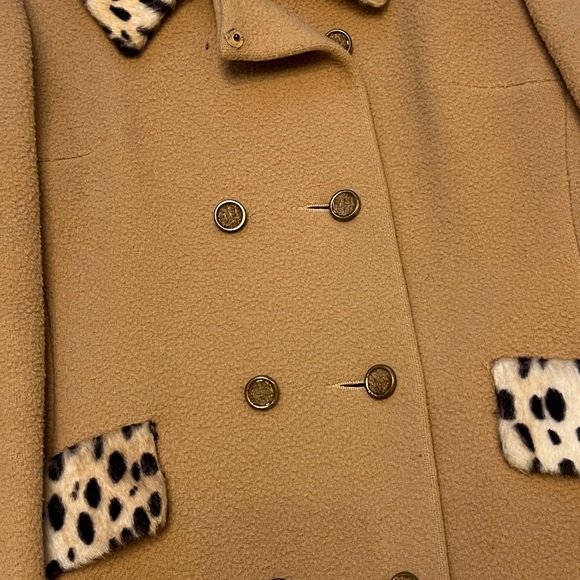 Vintage Tan Wool Peacoat with Faux Leopard Collar & Pockets - Picture 4 of 5